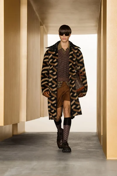 Look 9